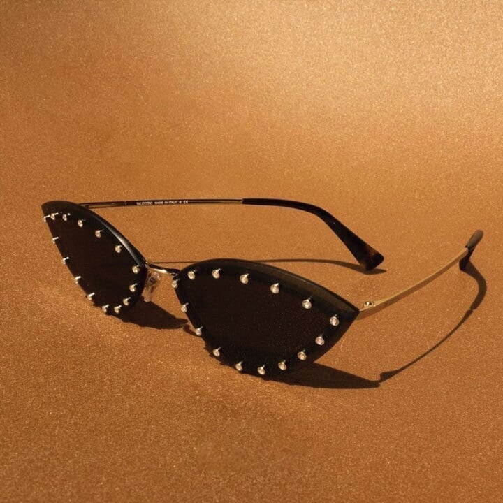 Toronto PO - Spot 5 - Sunglass Hut image