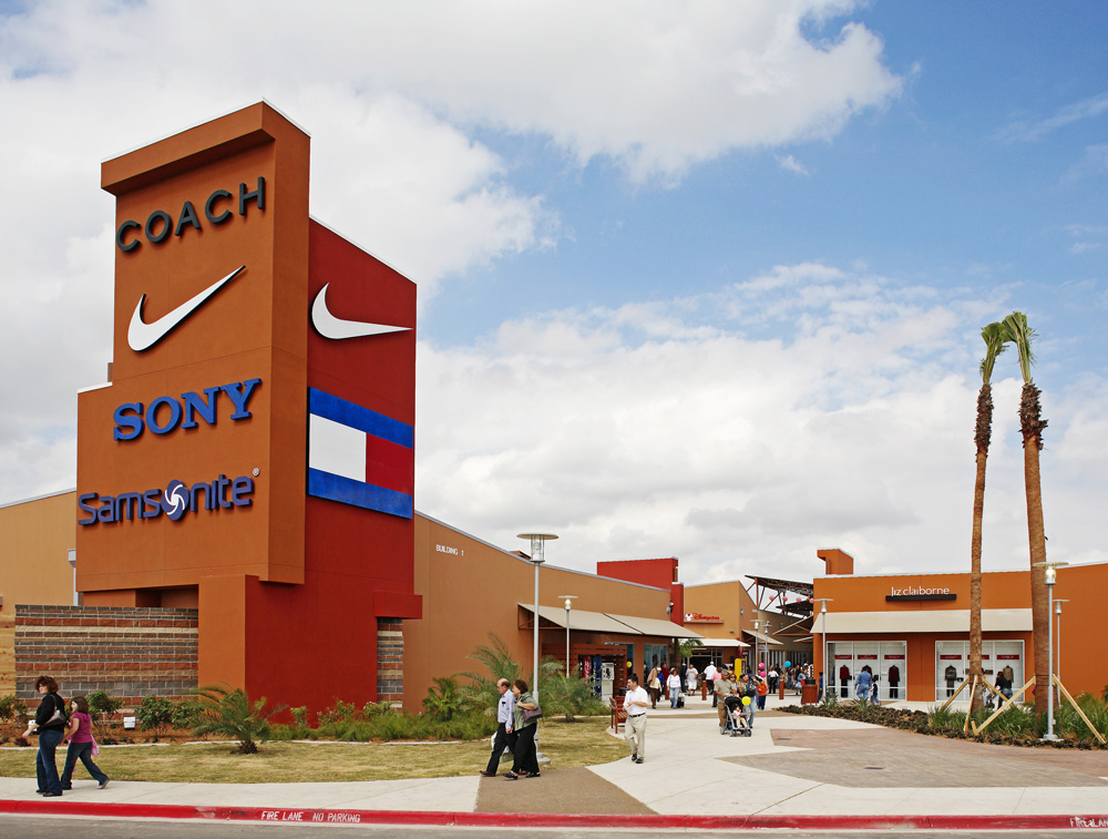 mercedes outlets nike store