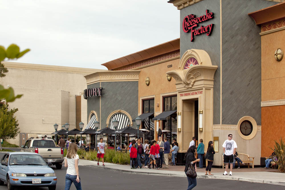 shoe stores at stoneridge mall