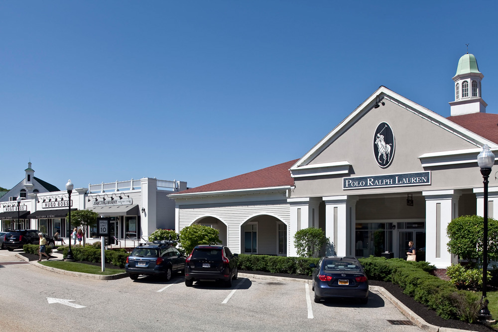 About Lee Premium Outlets® - A Shopping 