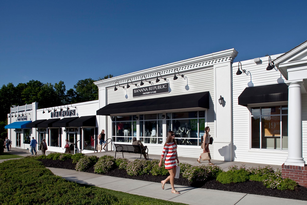Do Business at Lee Premium Outlets®, a 