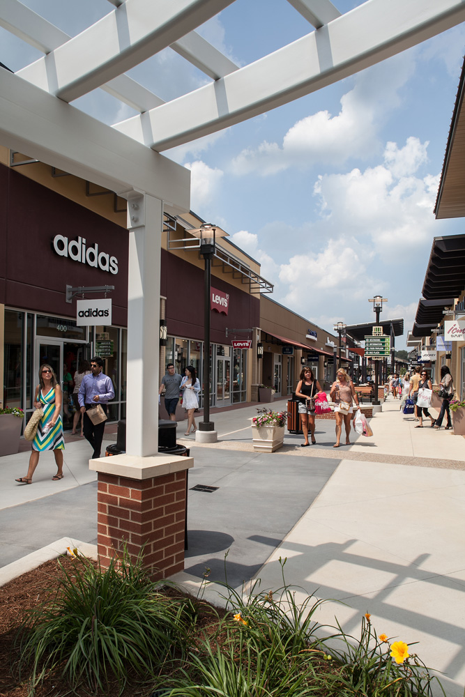 adidas outlet premium outlets