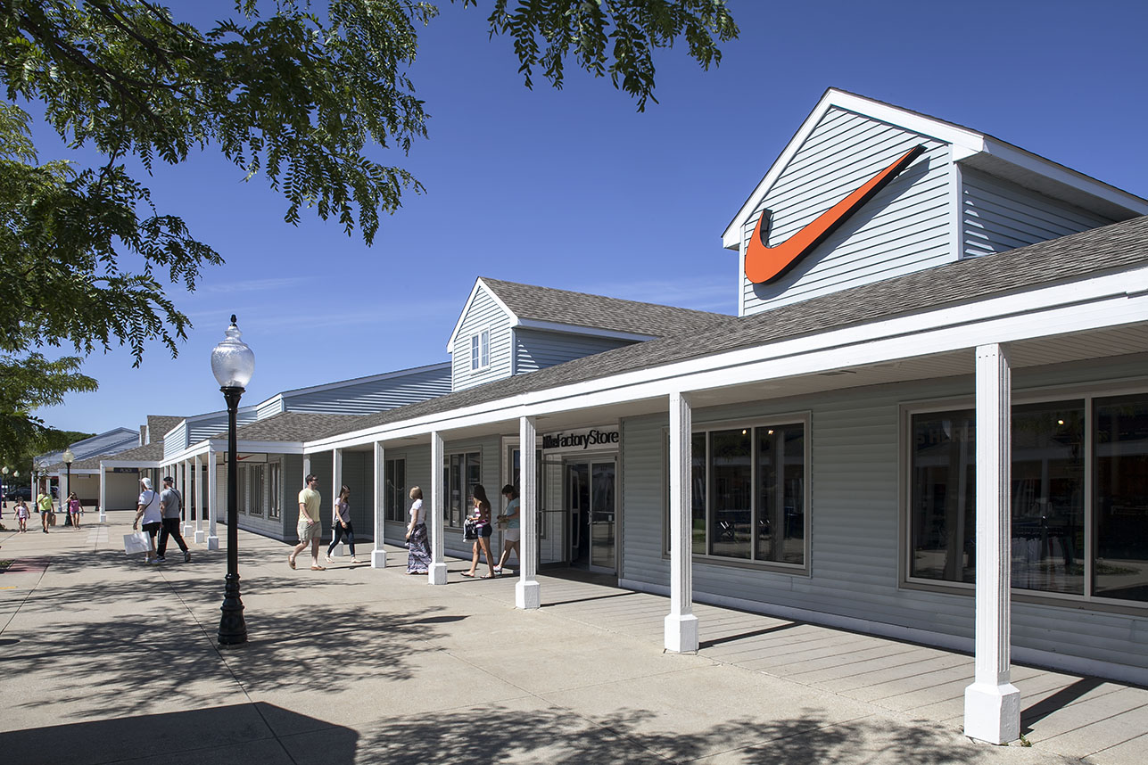 About Lighthouse Place Premium Outlets 