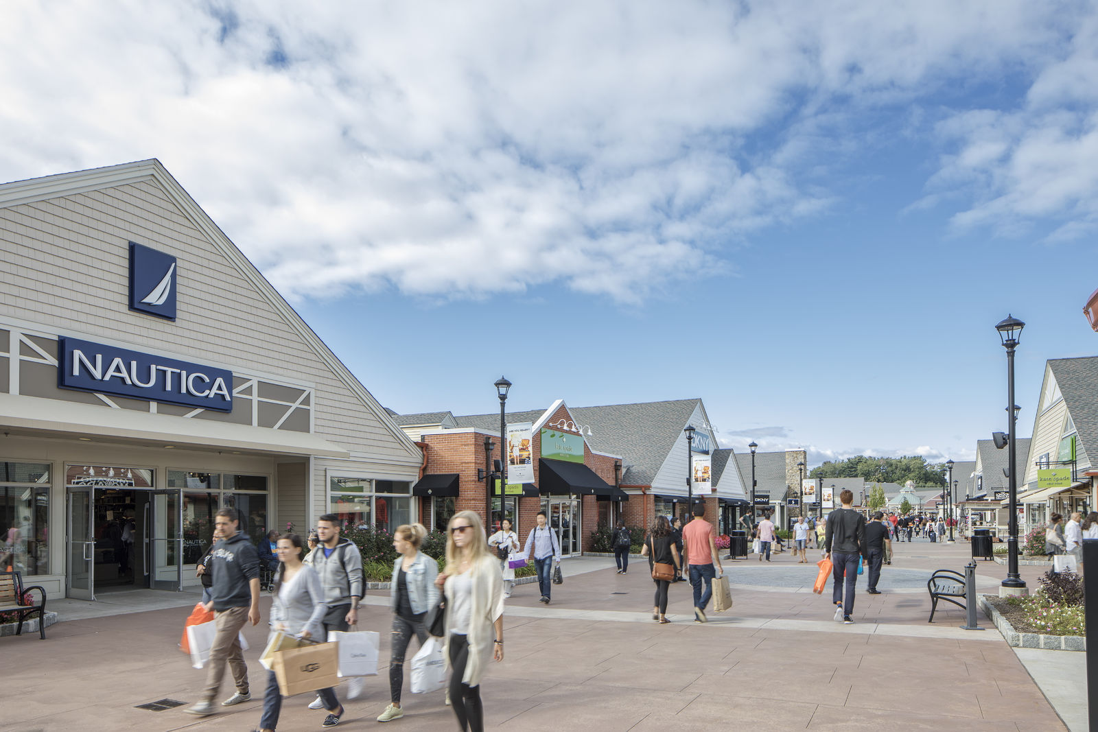 stores in woodbury commons