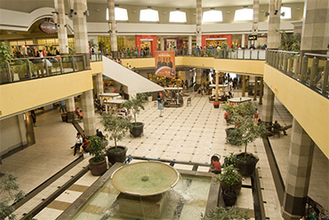 What’s New & Upcoming FORT BLISS, Texas - Just in time for the holidays, there's a brand new mall in the El Paso area. Soldiers were given the day off to take their families and enjoy their day at Freedom Crossing at Fort Bliss.